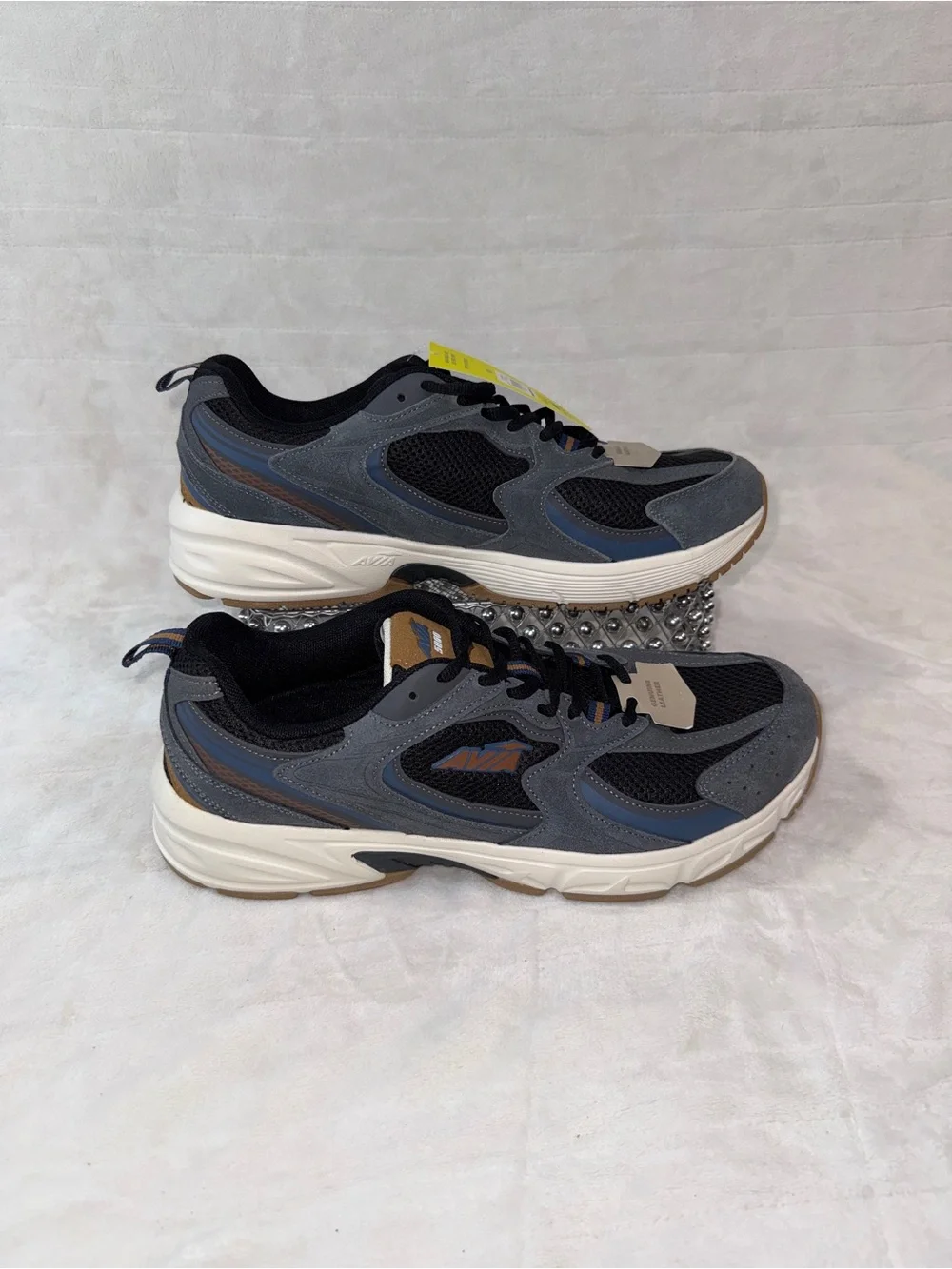 Avia Men's 13 or women’s 14 Black, Brown, Gray, White, nonmark Athletic Sneakers